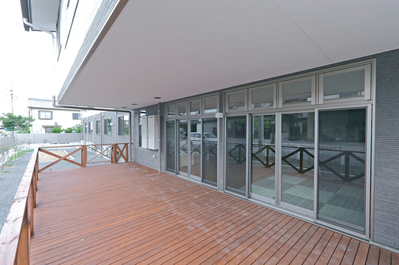 020　1階　デッキテラス