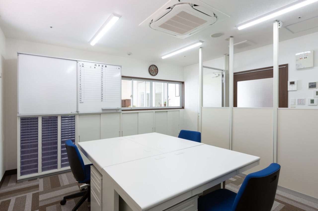 9.事務室1